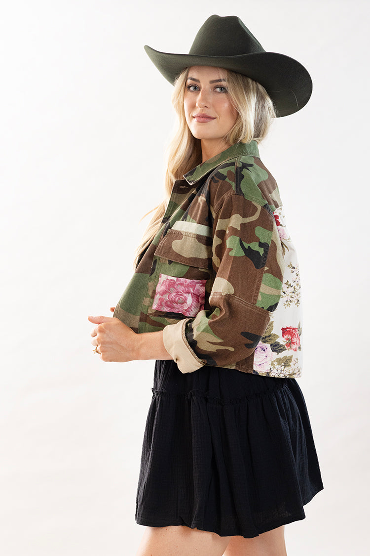 Women wearing a camouflage cropped jacket with floral panel and a black cowboy hat-Flea Style