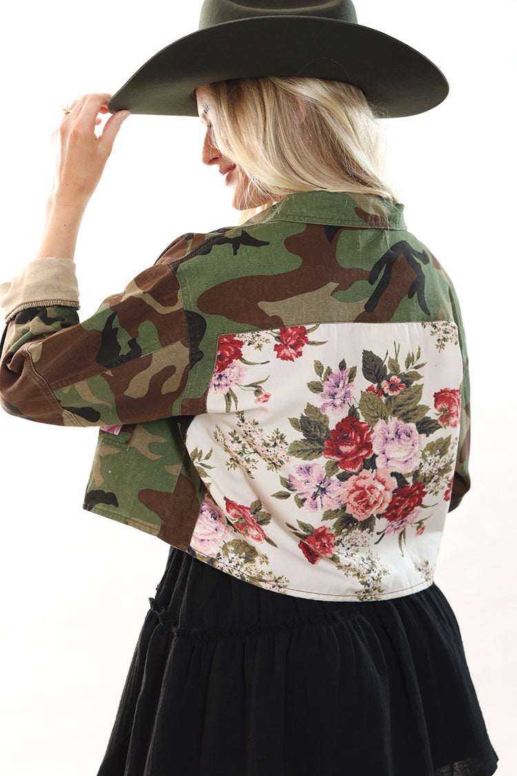 Women wearing a camouflage crop jacket with floral patch and a black cowboy hat-Flea Style