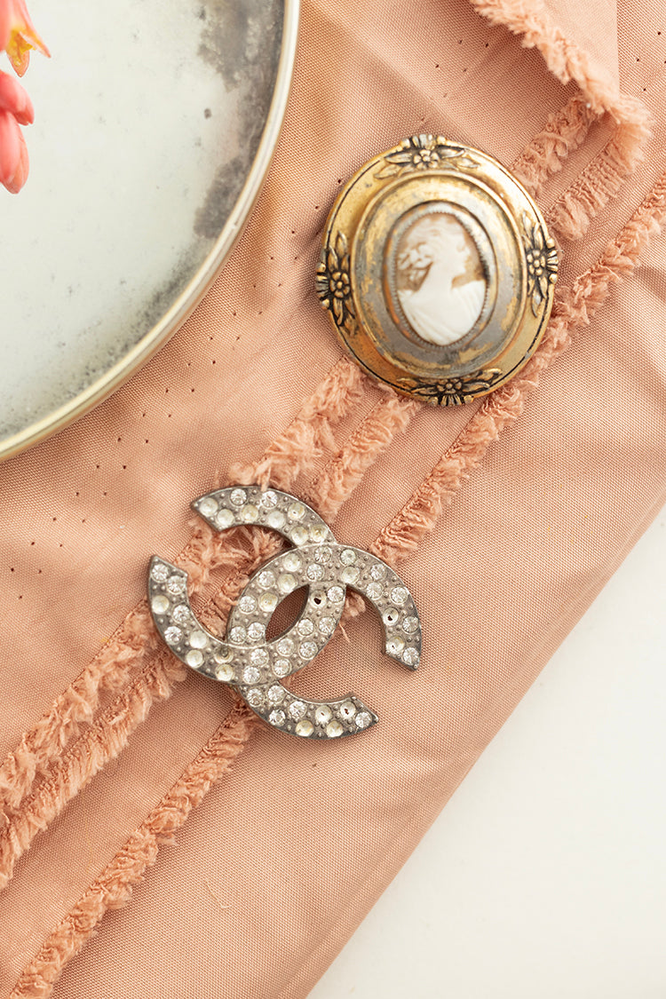 Vintage Cameo Brooch -Flea Style