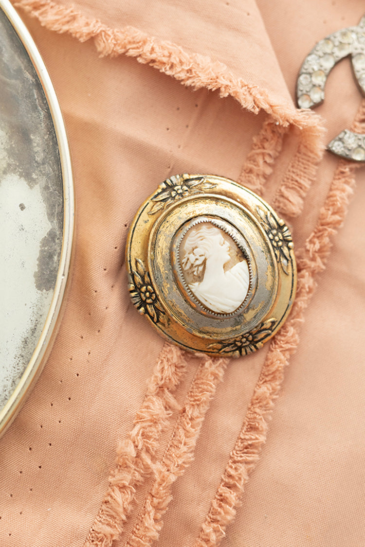 Vintage Cameo Brooch - Flea Style