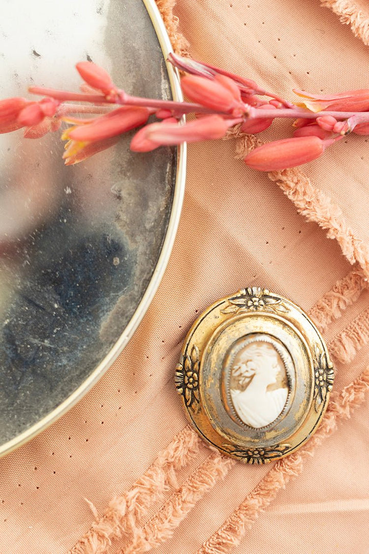 Vintage Cameo Brooch - Flea Style