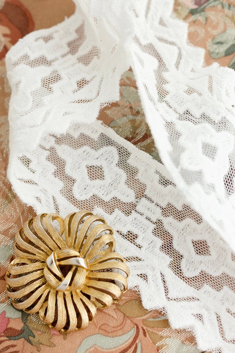 Vintage Gold Flower Brooch - Flea Style