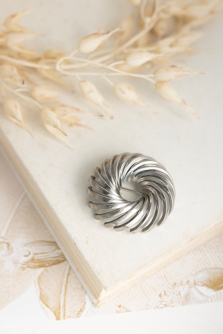 Vintage Silver Swirling Circle Brooch - Flea Style