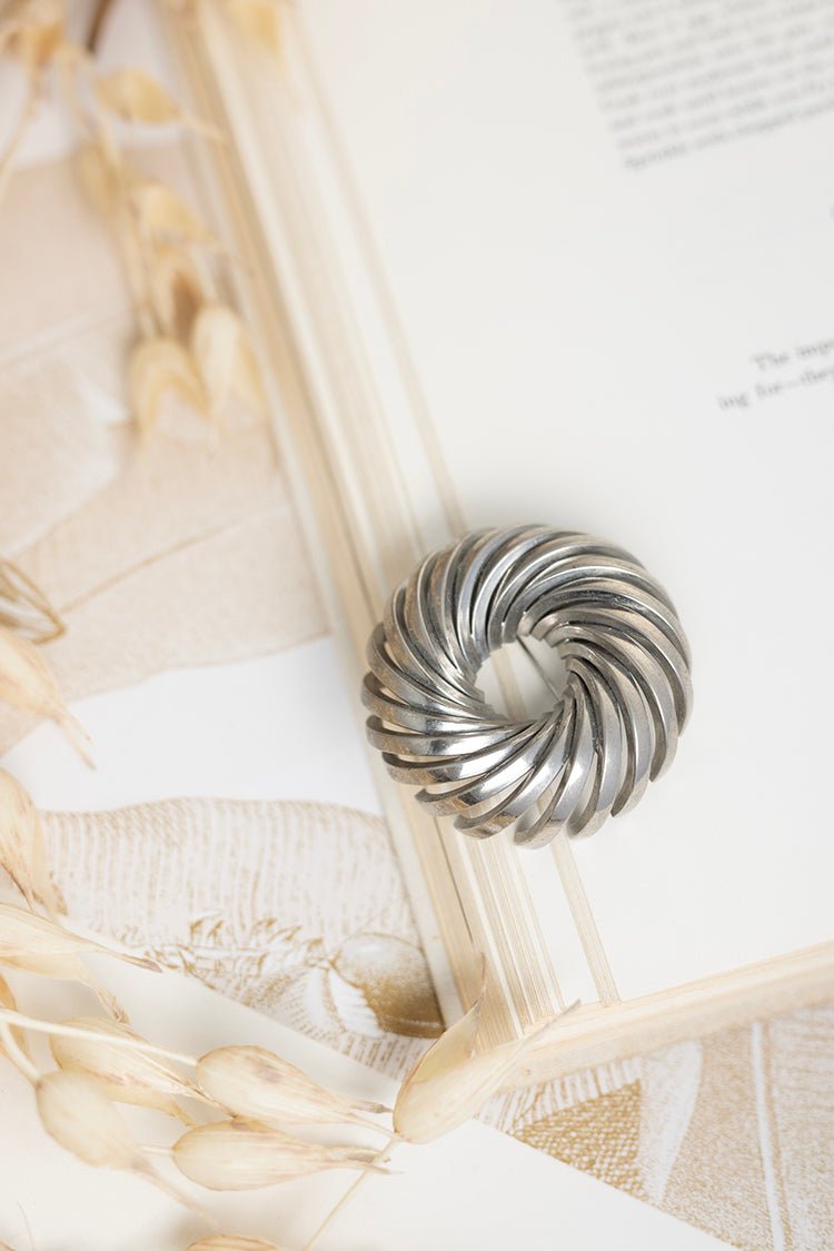 Vintage Silver Swirling Circle Brooch - Flea Style