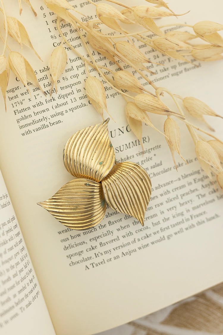 Vintage Three Leaf Ribbed Brooch - Flea Style